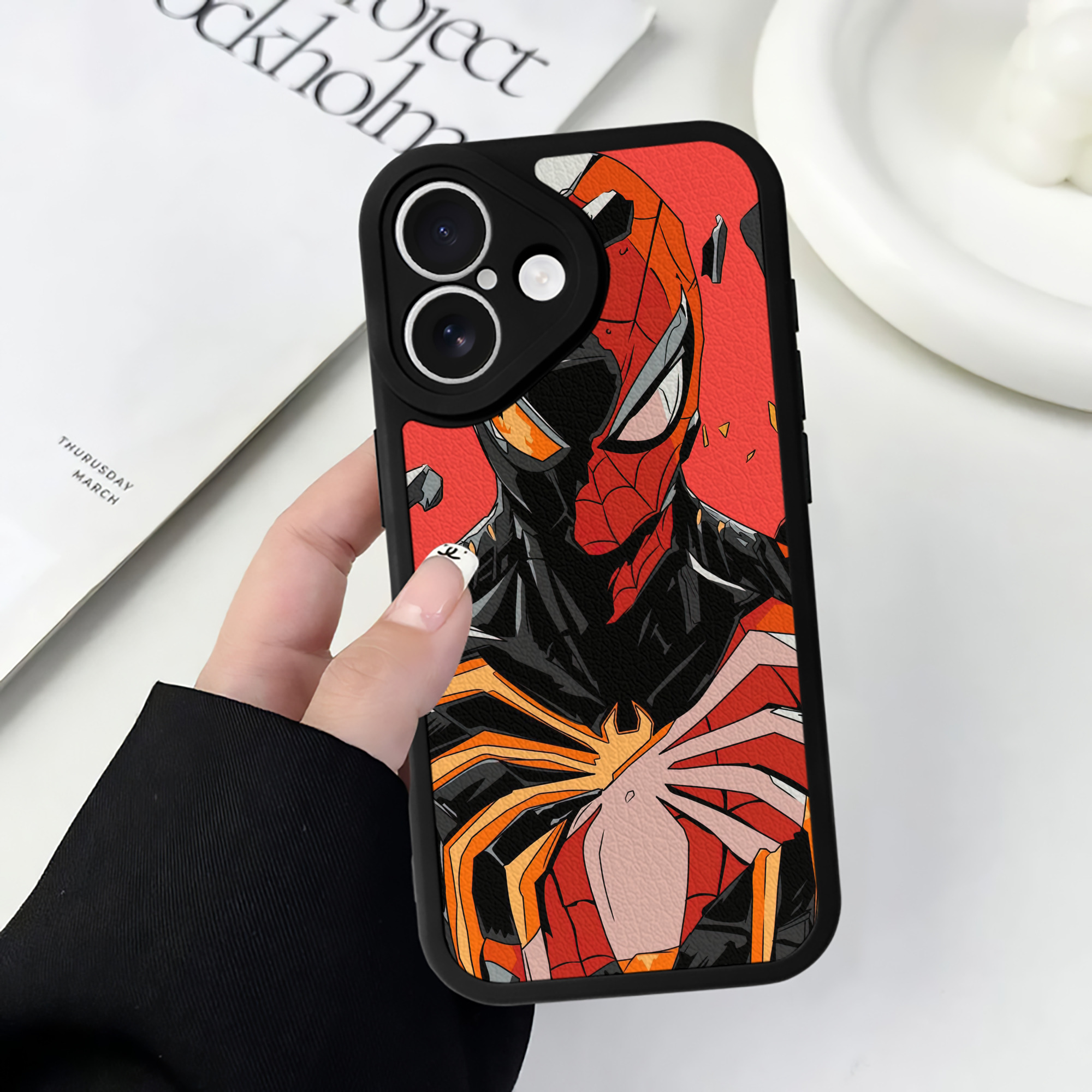 Spider Man スパイダーマン 【iPhone 16シリーズ対応】シリコンスマホケース（レザー調） 材質：シリコン